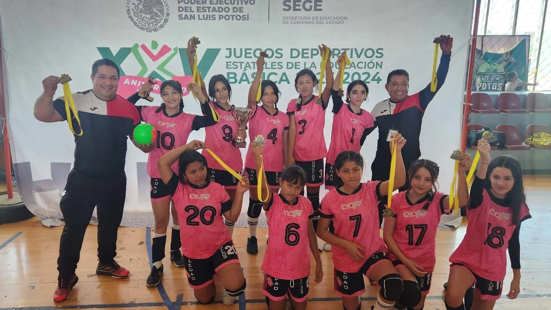 Escuela Primaria “Lic. José Vasconcelos” campeonas del balonmano (1)